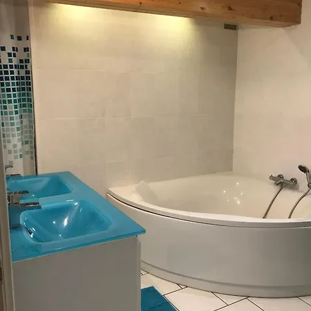 Maison Au Coeur De L Auvergne Pour 15 Personnes * Mareugheol