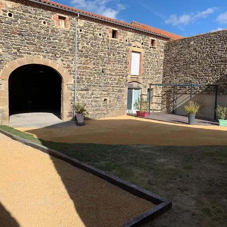 Maison Au Coeur De L Auvergne Pour 15 Personnes Mareugheol