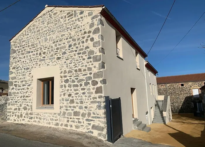 Maison Au Coeur De L Auvergne Pour 15 Personnes Holiday home *