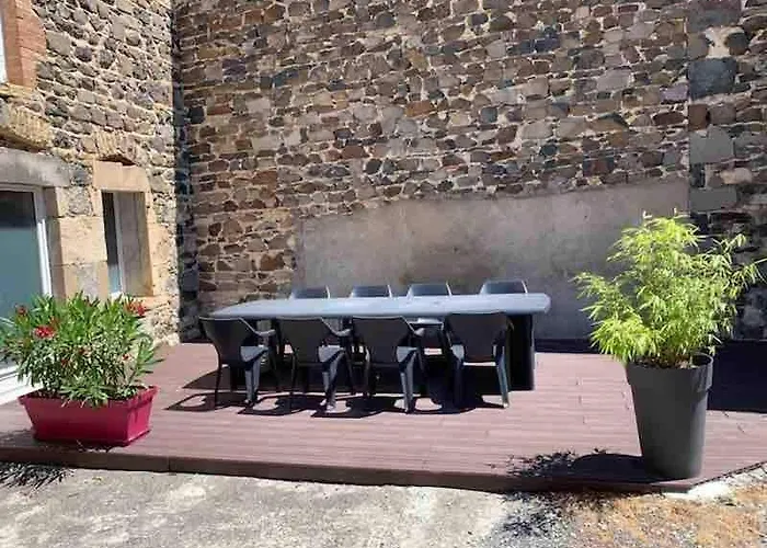 Holiday home Maison Au Coeur De L Auvergne Pour 15 Personnes *