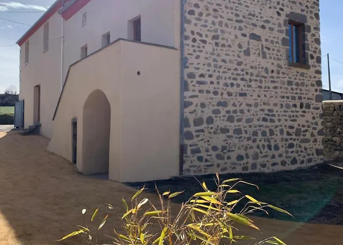 Maison Au Coeur De L Auvergne Pour 15 Personnes Holiday home Mareugheol